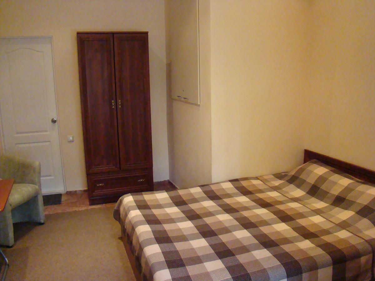 Mini-Hotel In Odessa Yard Exterior photo