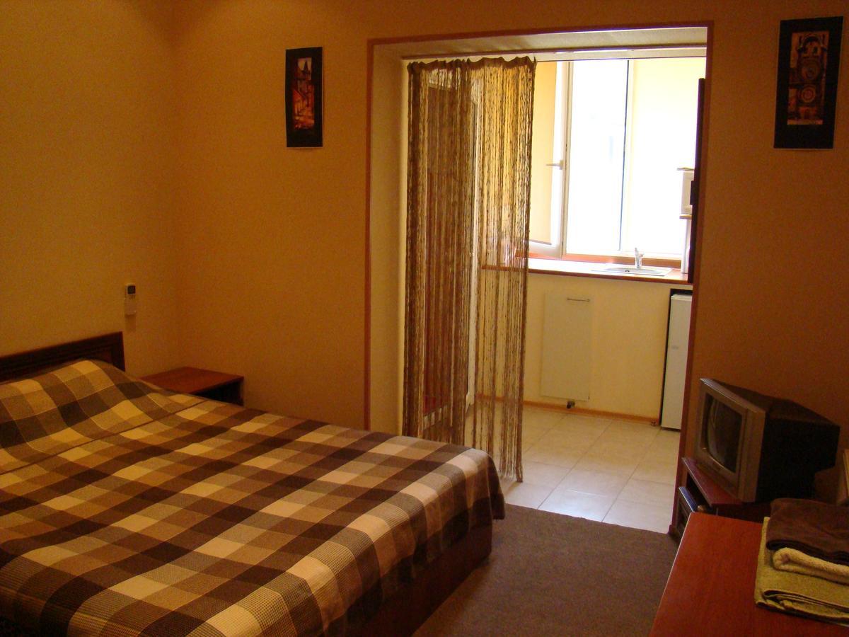 Mini-Hotel In Odessa Yard Exterior photo